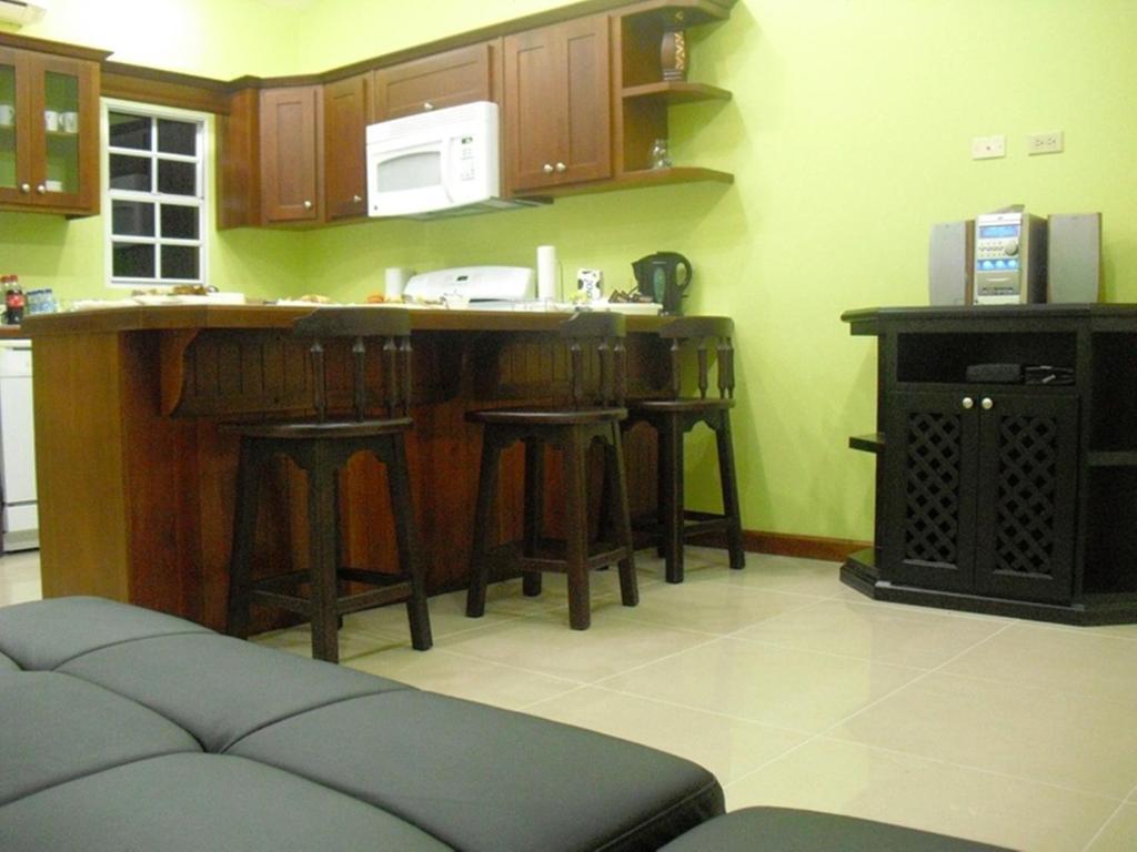 Piarco Village Suites Bagian luar foto
