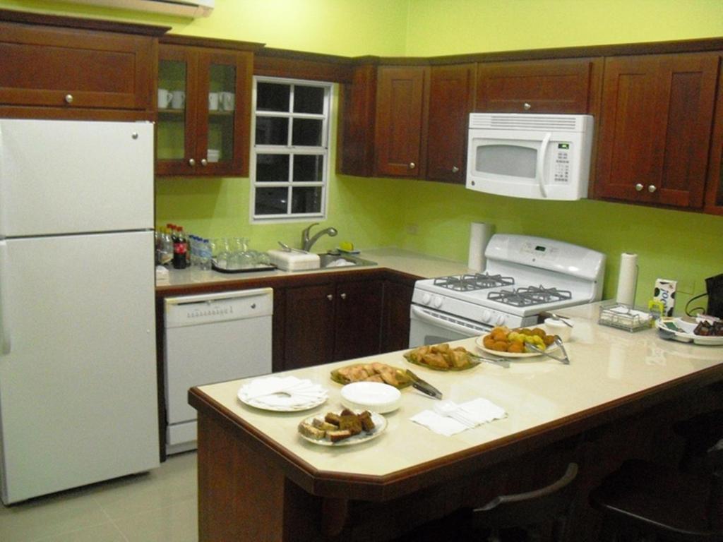 Piarco Village Suites Bagian luar foto